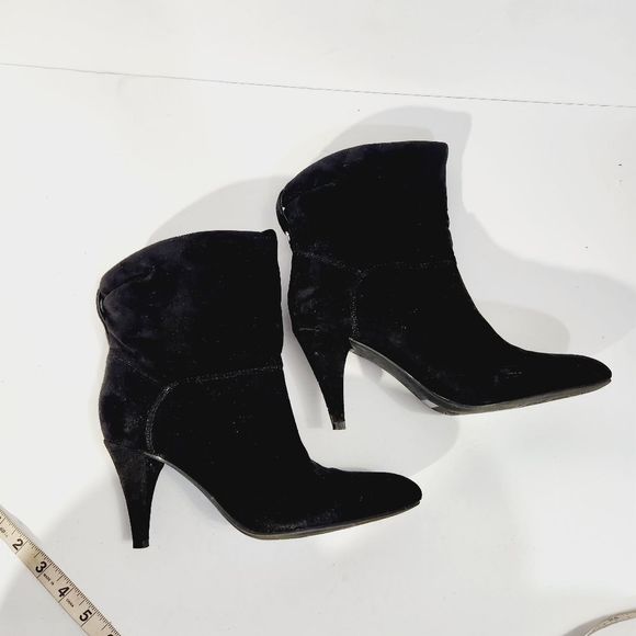 Unise slip on black velvety  highheel boots size 8m - Picture 4 of 11